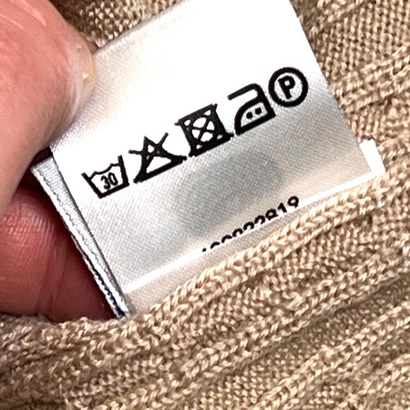 Castle of Ireland Irish Merino Wool Cable Knit V Neck Sweater M Tan Quiet Luxury - Picture 9 of 11